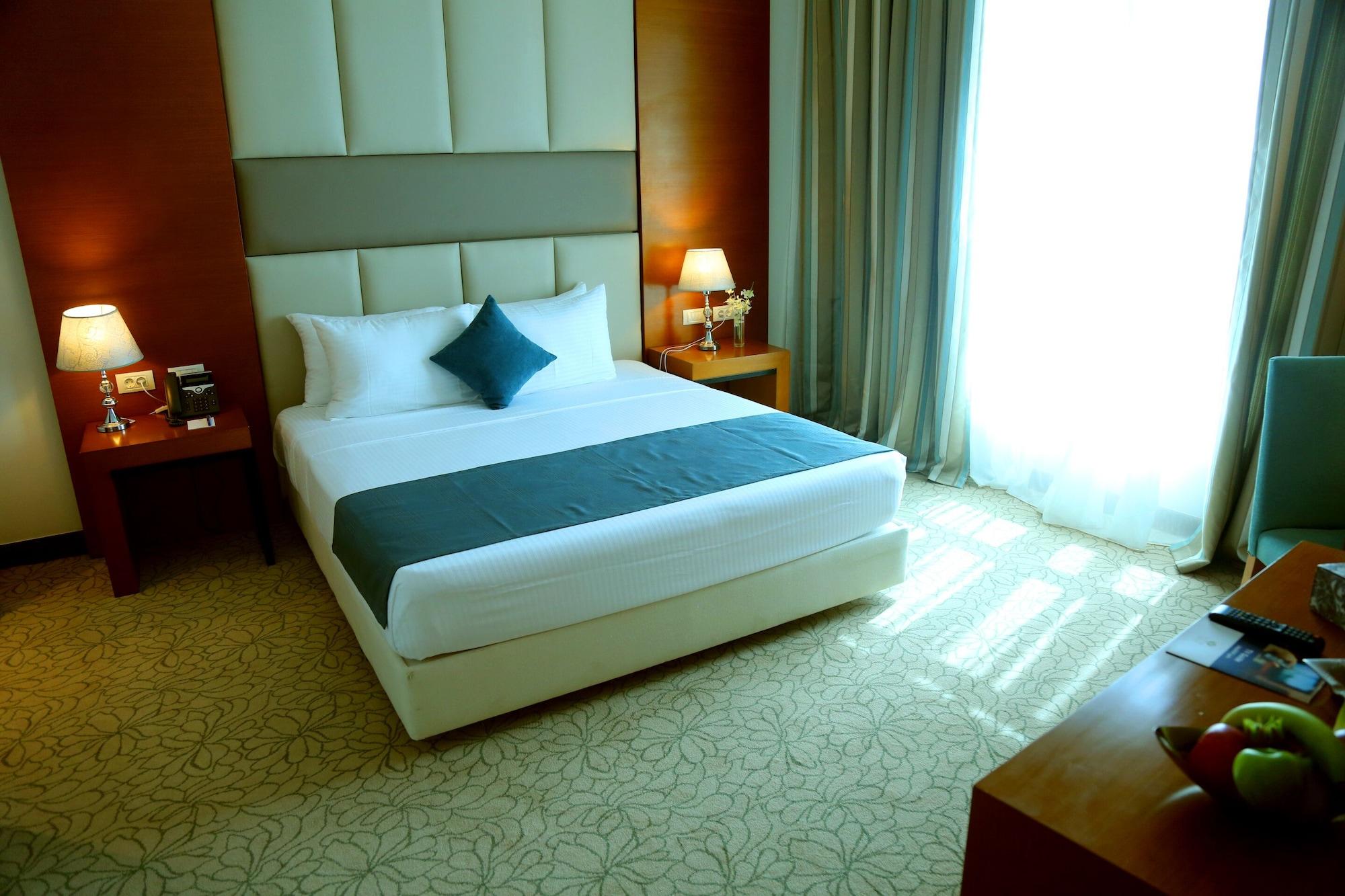 Tolip Golden Plaza 5*