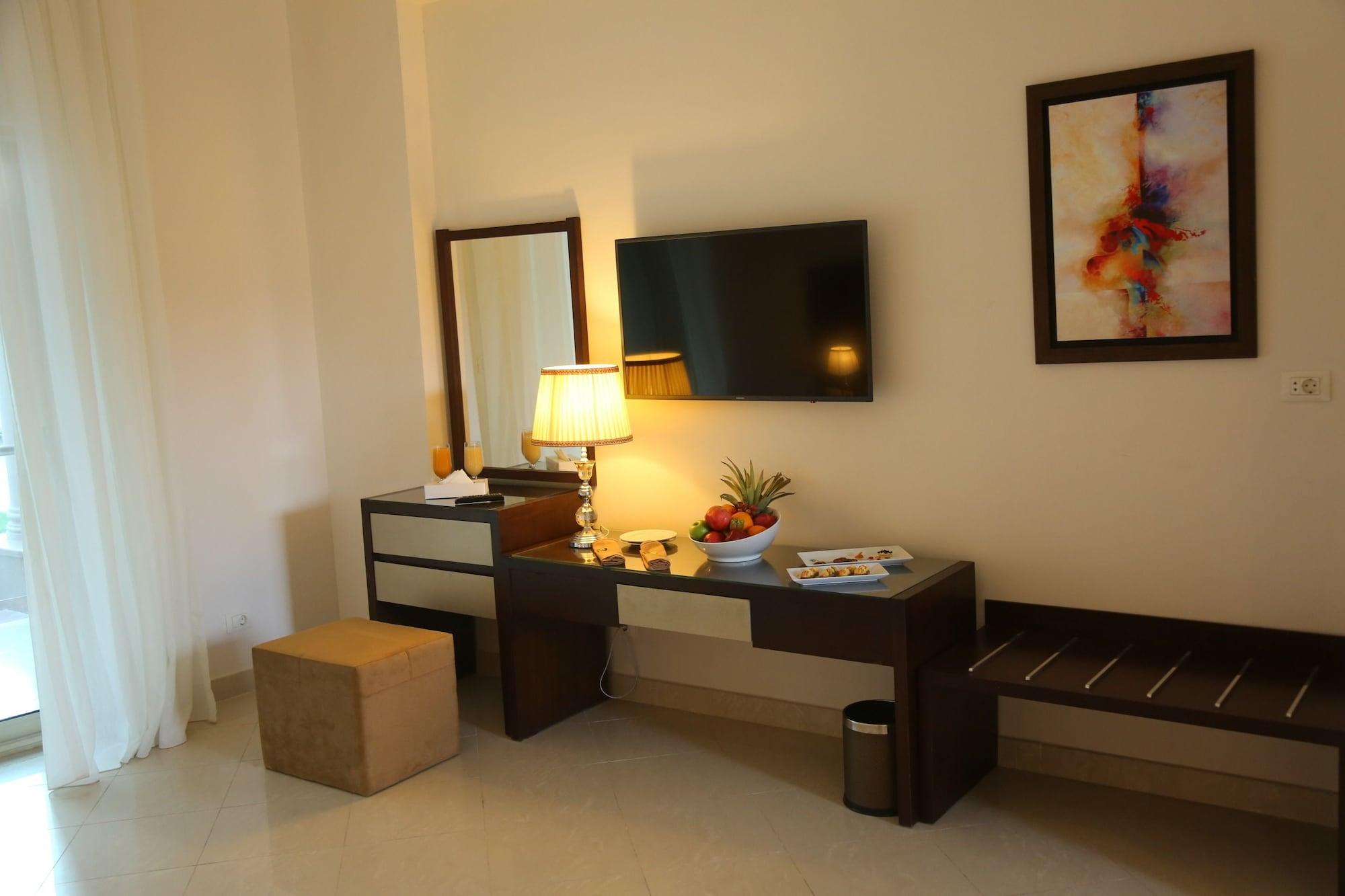 Tolip Golden Plaza Otel 5*